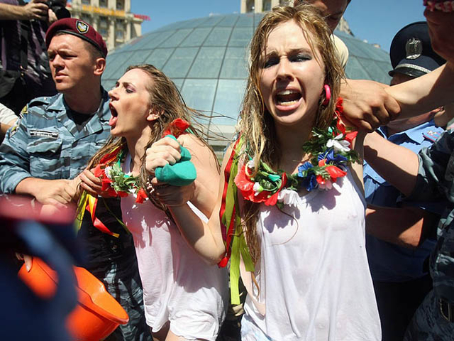 Вокруг да около чемпионата. Пропавшие активистки FEMEN нашлись в морге.