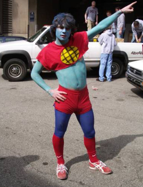 ТОП 20 странных нарядом мужчин