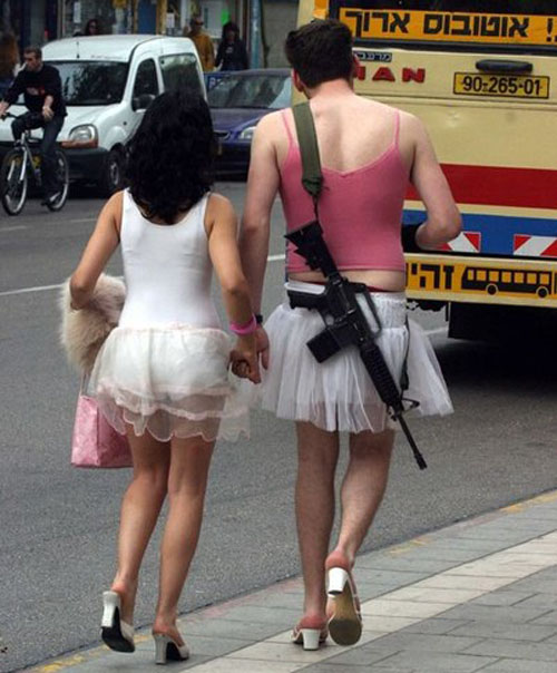 ТОП 20 странных нарядом мужчин