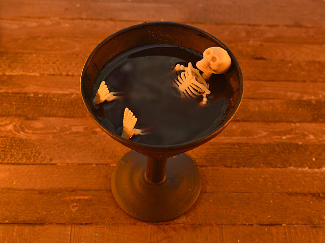 Коктейли на Хэллоуин: оформляем напитки эффектно (фото)