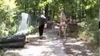 Голая малолетка в городе
