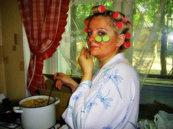 Девушки собираются на свидание