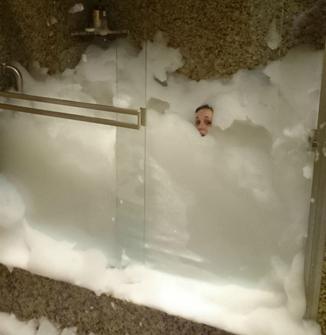 Девушки собираются на свидание