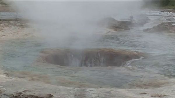 Гейзеры Исландии: горячие фонтаны высотой 50 метров (фото, видео)