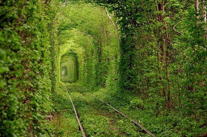 Незвичайні природні тунелі світу