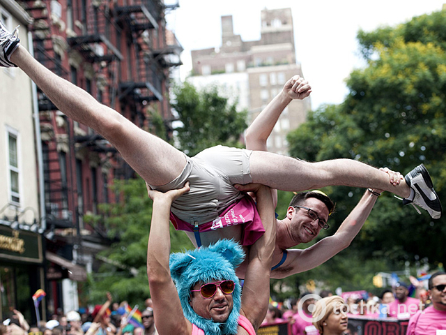 Участиники гей-парада в Нью-Йорке демонстрировали недюжинную спортивную под