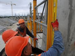 строители