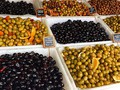 Чем отличаются оливки от маслин?