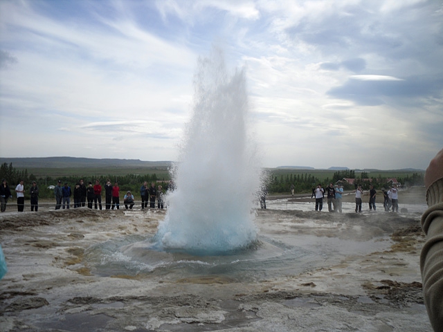 Гейзеры Исландии: горячие фонтаны высотой 50 метров (фото, видео)