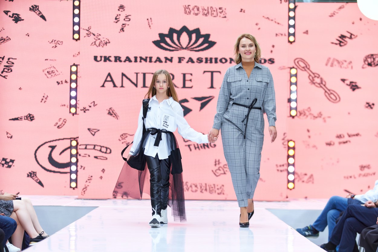 Показ коллекции YES by Andre TAN