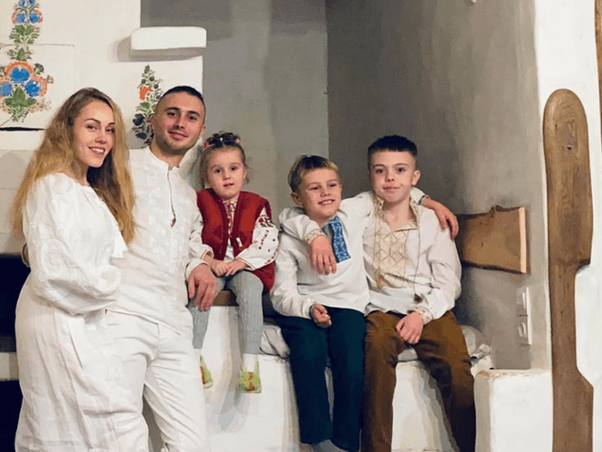 Олена Тополя зізналась, як з ексчоловіком поділила обов'язки щодо виховання трьох дітей