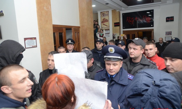 Официально: в Хмельницком протестующие сорвали концерт Потапа и Насти