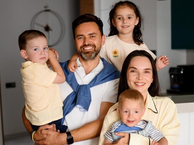 Тімур Мірошниченко та його дружина Інна привітали прийомного сина з 2-річчям та показали його нові фото