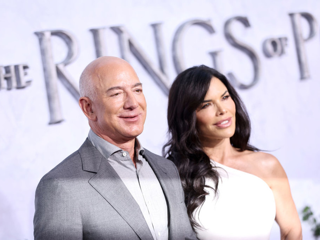 Мільярдер Джефф Безос заручився з Лорен Санчес після майже 5 років спільного життя