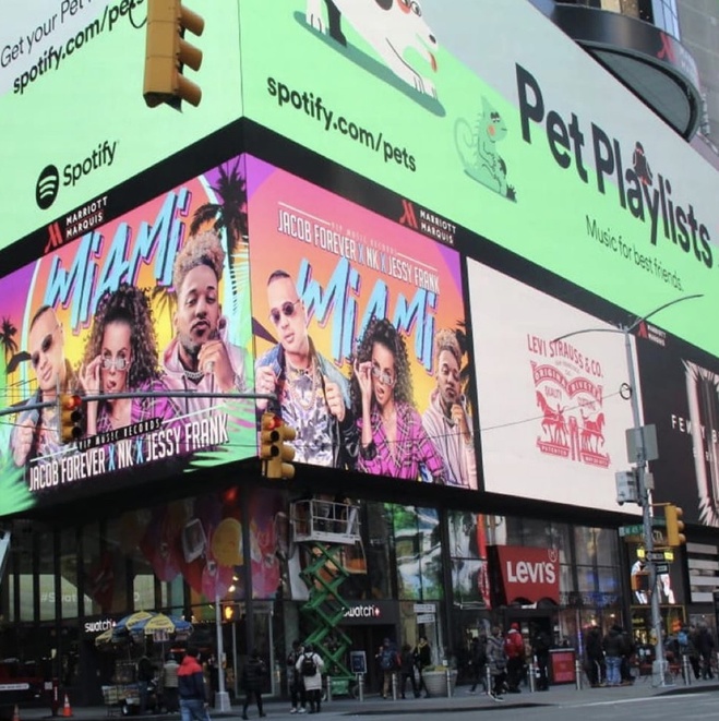 Настя Каменских на Таймс-Сквер