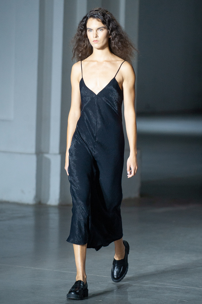 Показ VOROZHBYT & ZEMSKOVA на Ukrainian Fashion Week noseason sept 2021