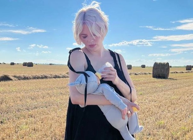 Солістка Onuka Ната Жижченко показала обличчя дочки від Євгена Філатова