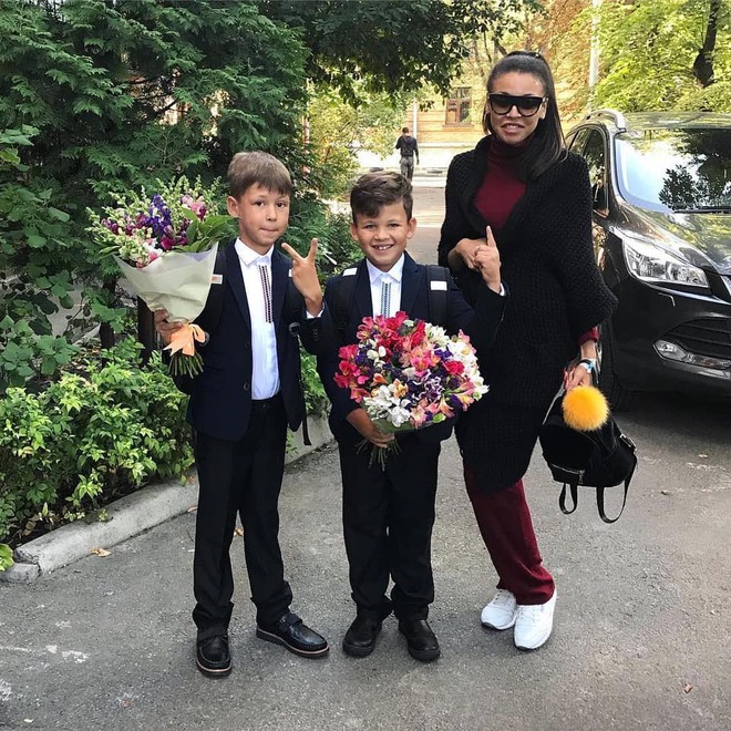 Полина Ололо с сыновьями