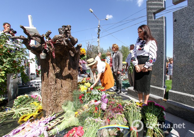 Эксклюзив: в Киеве открыли памятник Богдану Ступке (фото, видео)