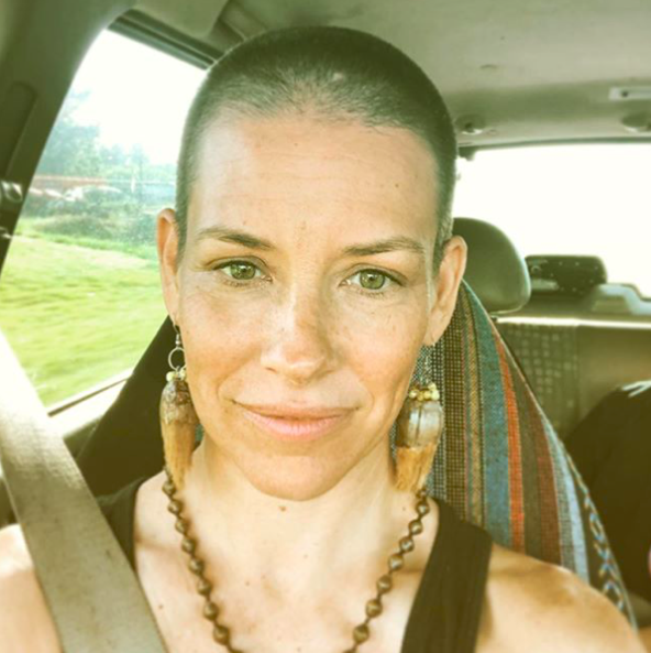 Еванджелін Ліллі поголила голову