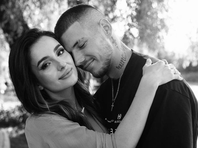 Волошин розсекретив, як у нього в телефоні підписана колишня дружина Трінчер