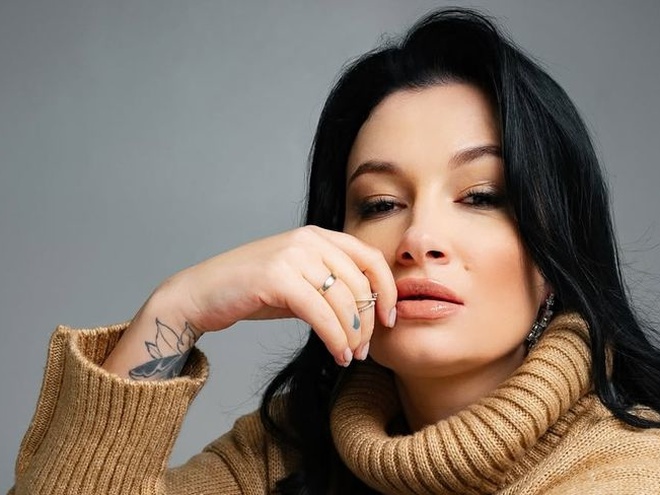 Приходько показала дочку-випускницю на останньому дзвонику в школі