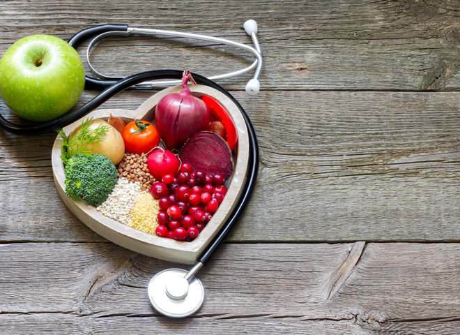 Як правильно харчуватися під час застуди, щоб одужати швидше: меню від лікаря-дієтолога