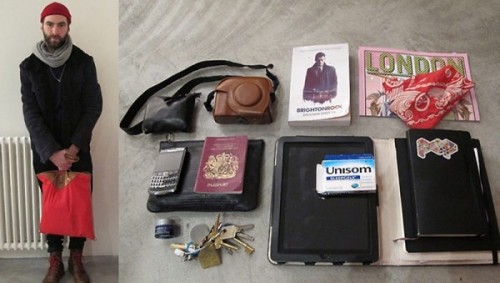 В сумках у парней