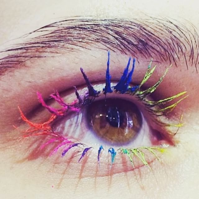 Райдужні вії - різнокольоровий beauty-тренд з Instagram