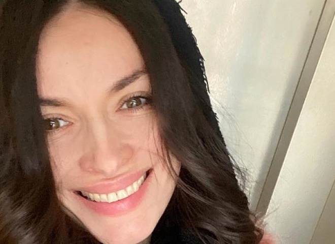 Мейхер прикувала увагу публіки животом на новому фото, яке вже видалила