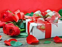 Який подарунок подарувати на річницю весілля молодятам