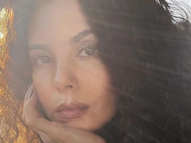 Каменських показала декольте й запропонувала "заглибитися в почуття"