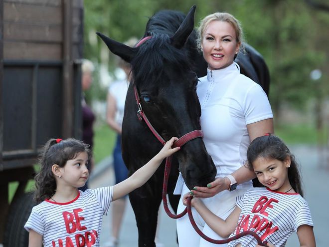 Камалія з дочками