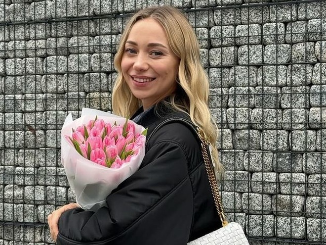 «Хто ця людина?»: Репяхова показала своє перше фото у паспорті
