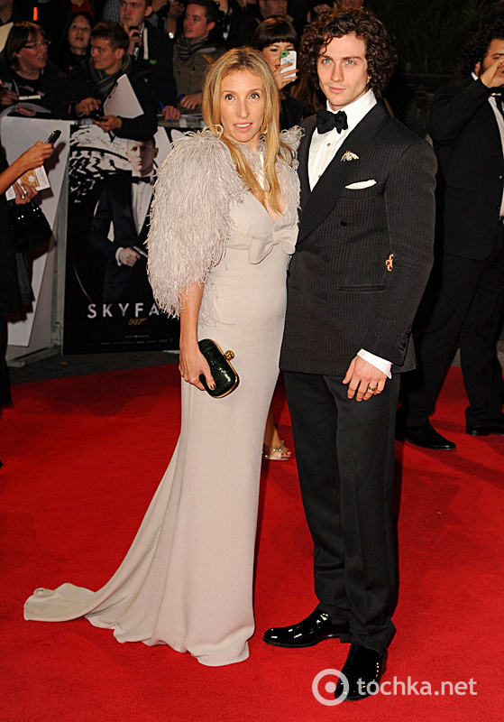 Наряди гостей на прем'єрі Бонда