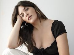 Первая модель plus-size Victoria's Secret