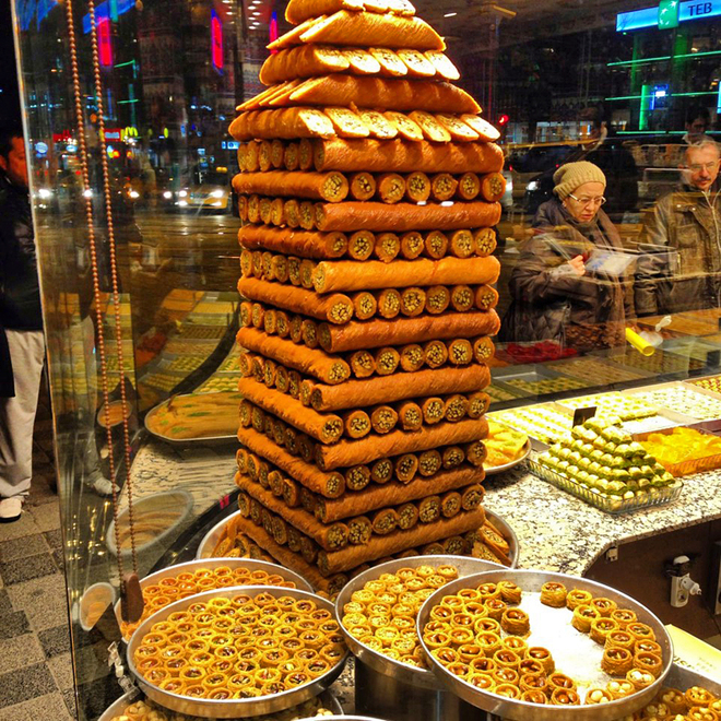 Стамбульські магазини солодощів. Hafiz Mustafa