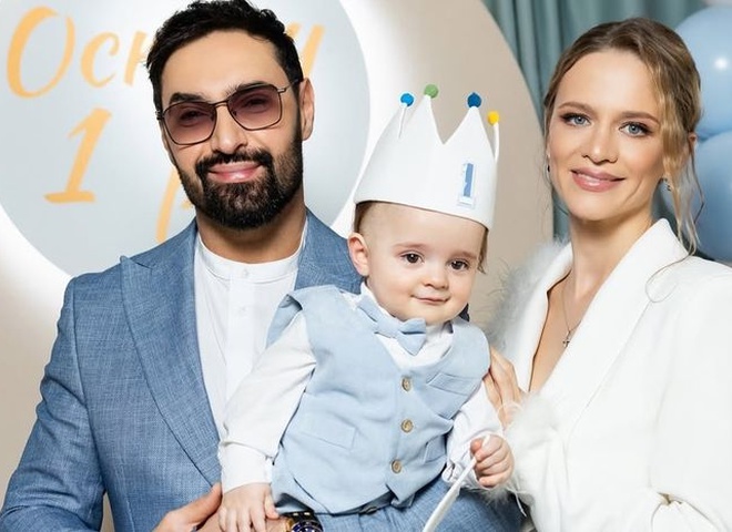 Козловський з півторарічним сином записав миле відео в центрі Києва