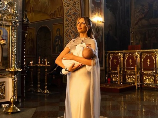 Мамські будні: Нікітюк показалася на прогулянці з 5-місячним сином Оскаром