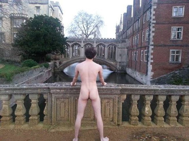 Конкурс голых поп в Кембриджском университете