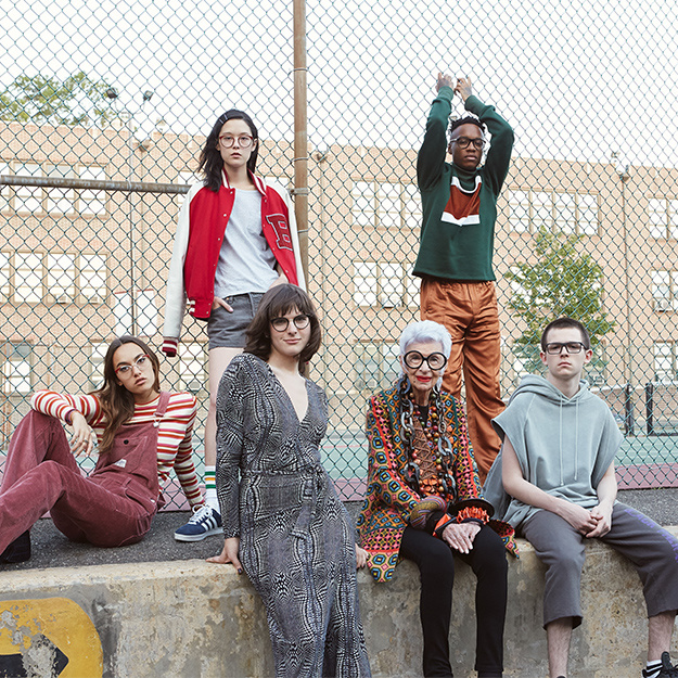 Айрис Апфель снялась в рекламе оптических оправ