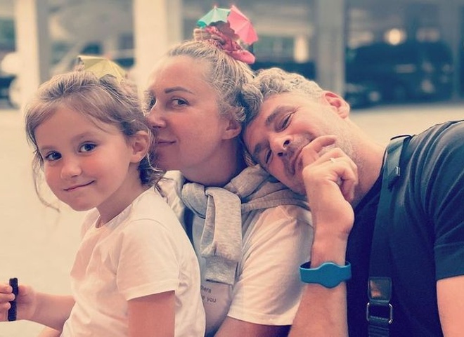 Матвієнко поділилася пляжними фото з Мірзояном та їхньою 8-річною дочкою