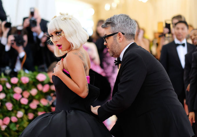 Леди Гага устроила яркий перформанс на Met Gala-2019: фото, видео