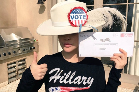 знаменитости голосуют за президента США