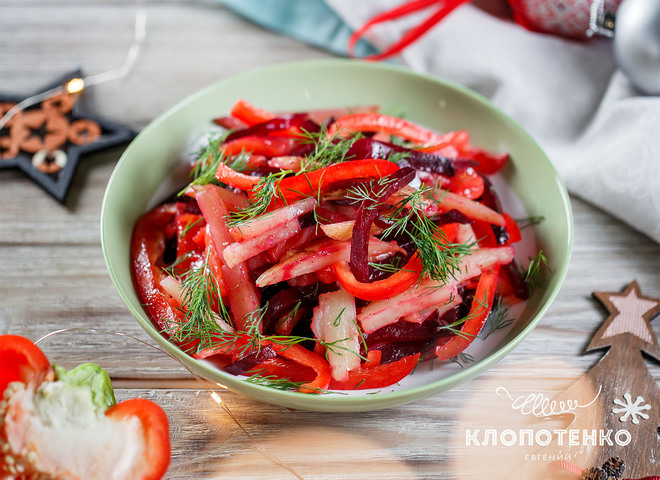 Салат з червоною рибою і маринованими сливами: покроковий рецепт