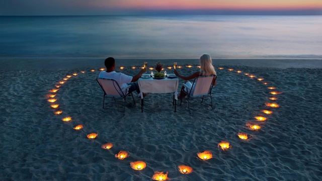 Романтический ужин у моря