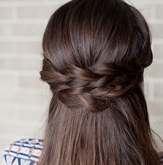 Зачіска на день Святого Валентина: вінок з кіс