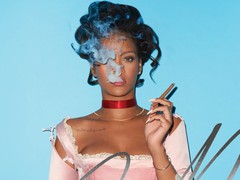 Рианна на обложке журнала в образе Марии-Антуанетты