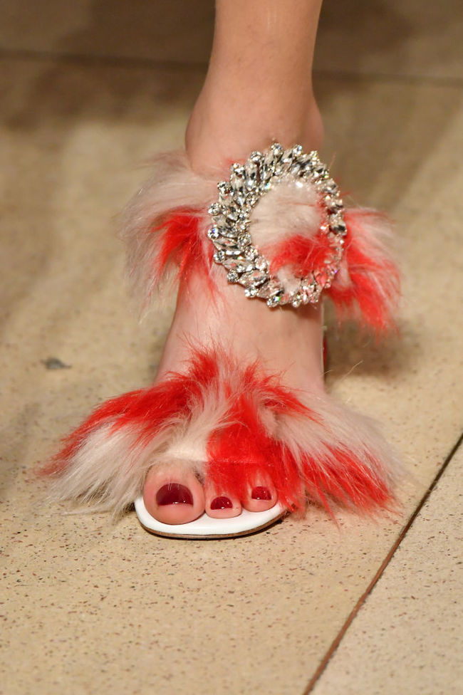 Модные туфли 2017: акцент на лодыжку