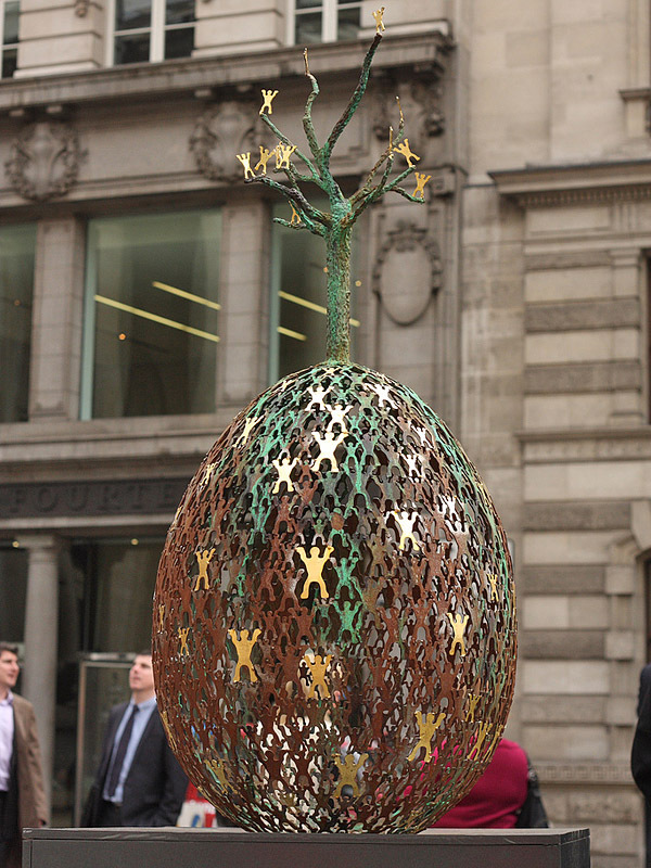 Поиски пасхальных яиц в Лондоне